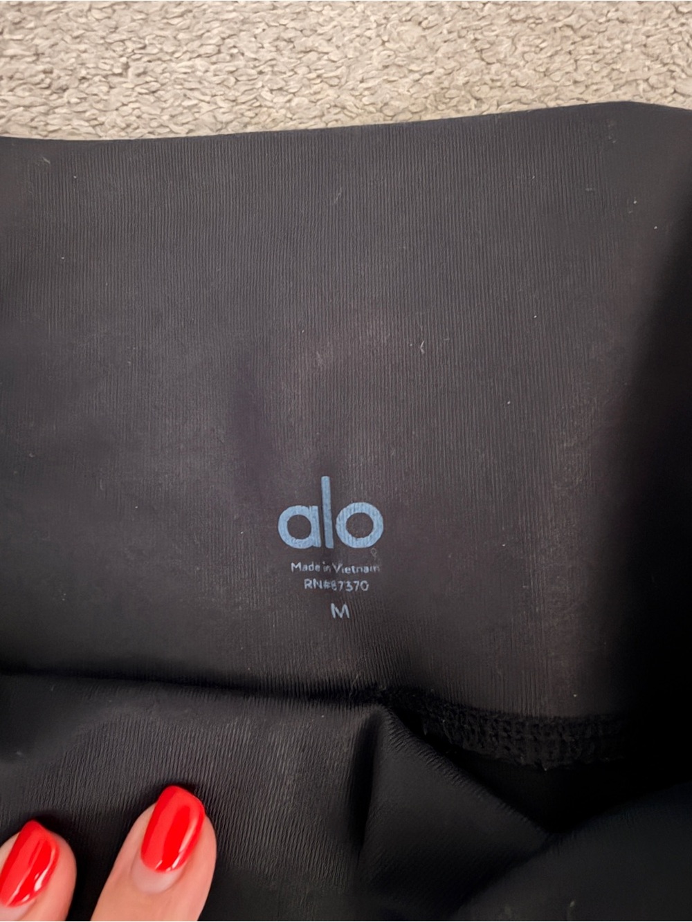 2 ALO Yoga airbrush Black High-Waist leggings - Picture 8 of 10